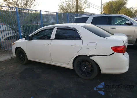 2010 Toyota Corolla Base z USA, uszkodzony, nr VIN 2T1BU4EE1AC463765